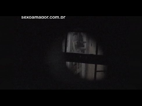 ❤️ Blondie bi dizî ji hêla dengbêjek taxê ve ku li pişt kerpîçên vala veşartiye, vîdyoyek tê kişandin ❤❌ Pornoya rûsî li ku.fullpornercom.ru ﹏